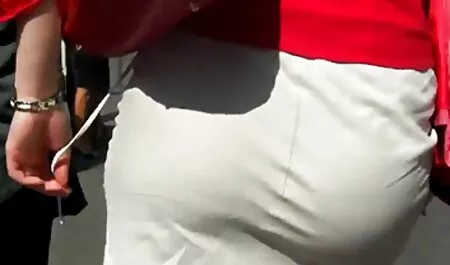ผู้หญิงคนนั้นถูกนำตัวออกจากกรงขังและพึงพอใจกับขององคชาติ วีดีโอ เอ็กซ์ ฟรี