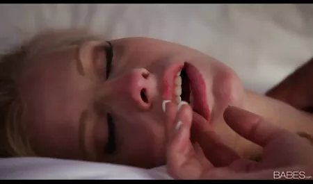 สองคนสวยงามแข็ง ดู หนัง โป้ วีดีโอ anal มีเพศสัมพันธ์กับบูธ