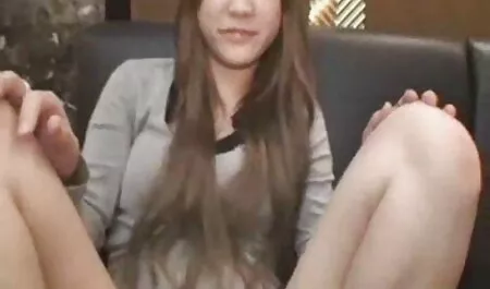 Busty วีดีโอ หนัง เอก ซ์ Khokhlushka นั่งอยู่บนใบหน้าของเธอเกี่ยวกับเรื่องวาบหวิแฟน