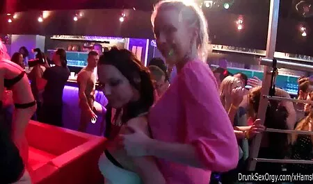 สหญิงงามผู้หนึ่งมันแพร่กระจายของเธอขาและ seduces เป็นหัวล้านสีดำกับ busty วีดีโอ เอ็ ก ฝรั่ง ผม